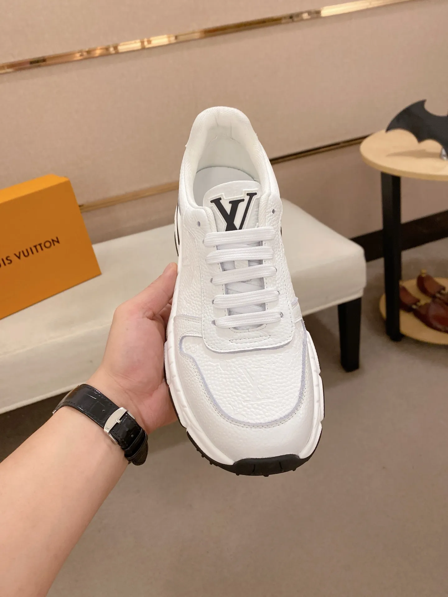 Men's shoes💰 442💰louis vuitton (Louis Vuitton/lv)🔍🔍The new counters are on sale at the same time. The uppers are imported from Italy. ⃣️Re-engraved🇮🇹💪💪, ⚠Sole: The original sole is specially provided by the original factory, the exclusive movable molded sole is super comfortable, ⚠Original and single goods 🔍high quality, you can enter and leave the counter at will, welcome to compare⚠. Code number: 38-44 (45/customized, non-refundable)